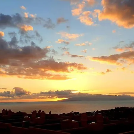 Rockin' View - 2 Bedroom Great Terrace, Parking, Pool *