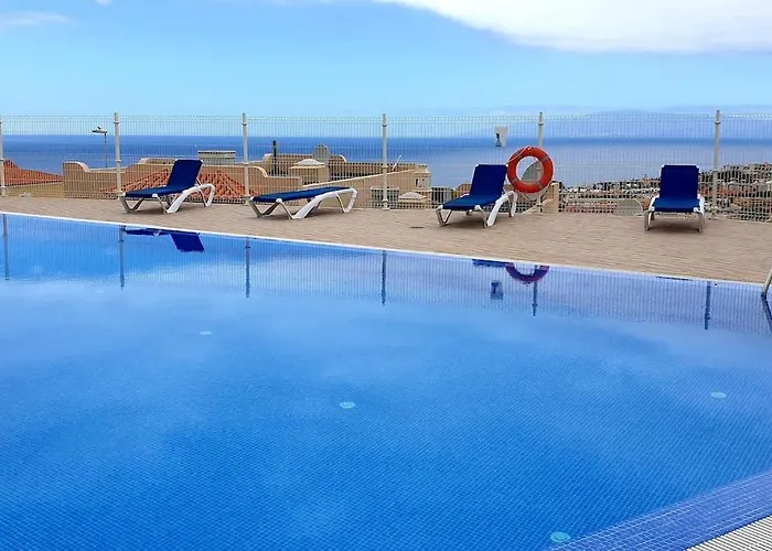 Rockin' View - 2 Bedroom Great Terrace, Parking, Pool