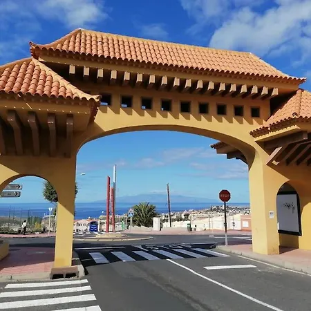 Rockin' View - 2 Bedroom Great Terrace, Parking, Pool Daire *