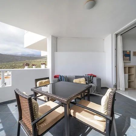 Rockin' View - 2 Bedroom Great Terrace, Parking, Pool Apartment *