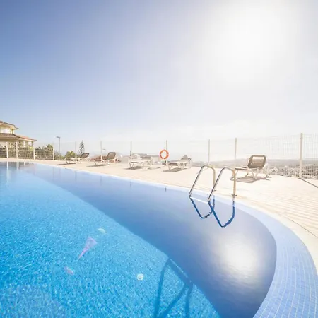 Rockin' View - 2 Bedroom Great Terrace, Parking, Pool Apartment