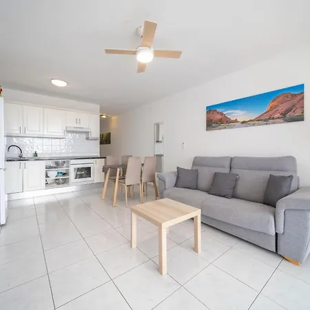 Rockin' View - 2 Bedroom Great Terrace, Parking, Pool Apartment