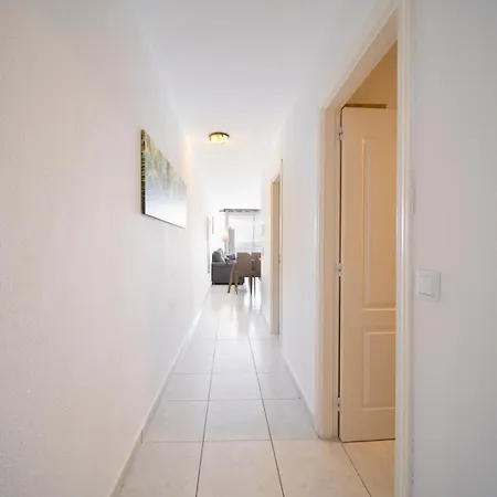 Rockin' View - 2 Bedroom Great Terrace, Parking, Pool Apartment