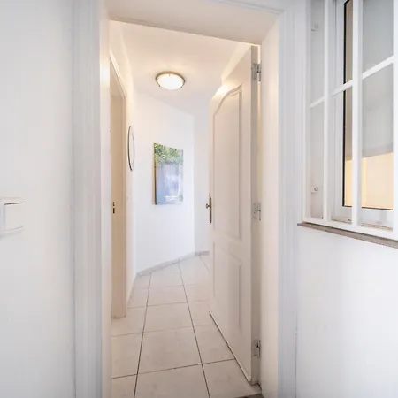 Rockin' View - 2 Bedroom Great Terrace, Parking, Pool Apartment