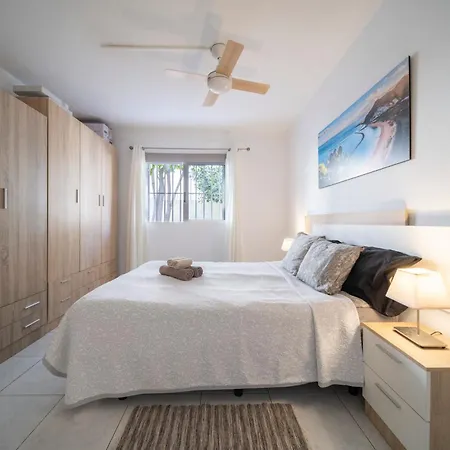 Rockin' View - 2 Bedroom Great Terrace, Parking, Pool Apartment *
