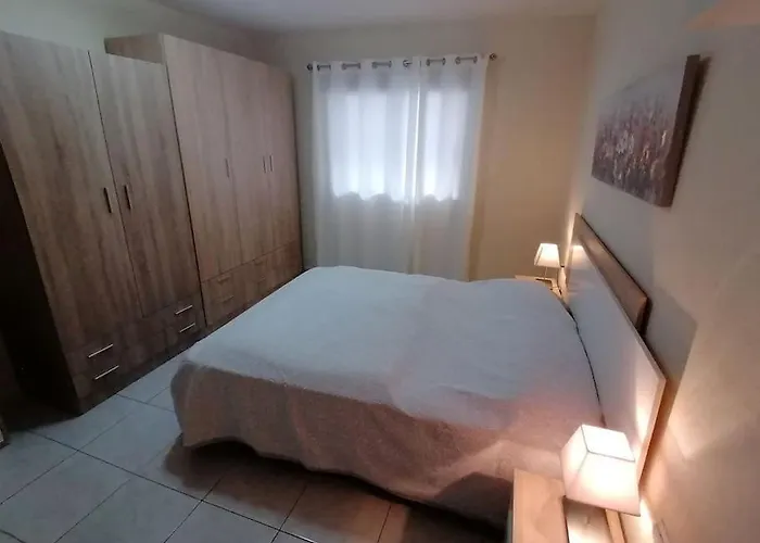 Rockin' View - 2 Bedroom Great Terrace, Parking, Pool Apartment