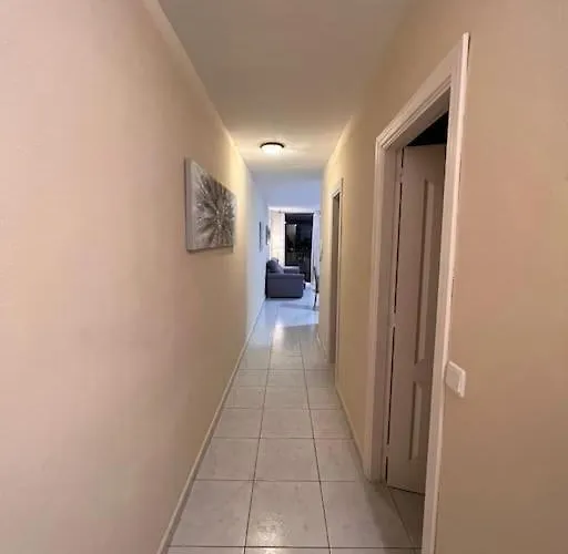 Rockin' View - 2 Bedroom Great Terrace, Parking, Pool Apartment *