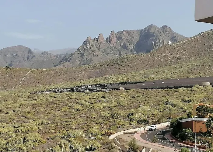 Rockin' View - 2 Bedroom Great Terrace, Parking, Pool Apartment *